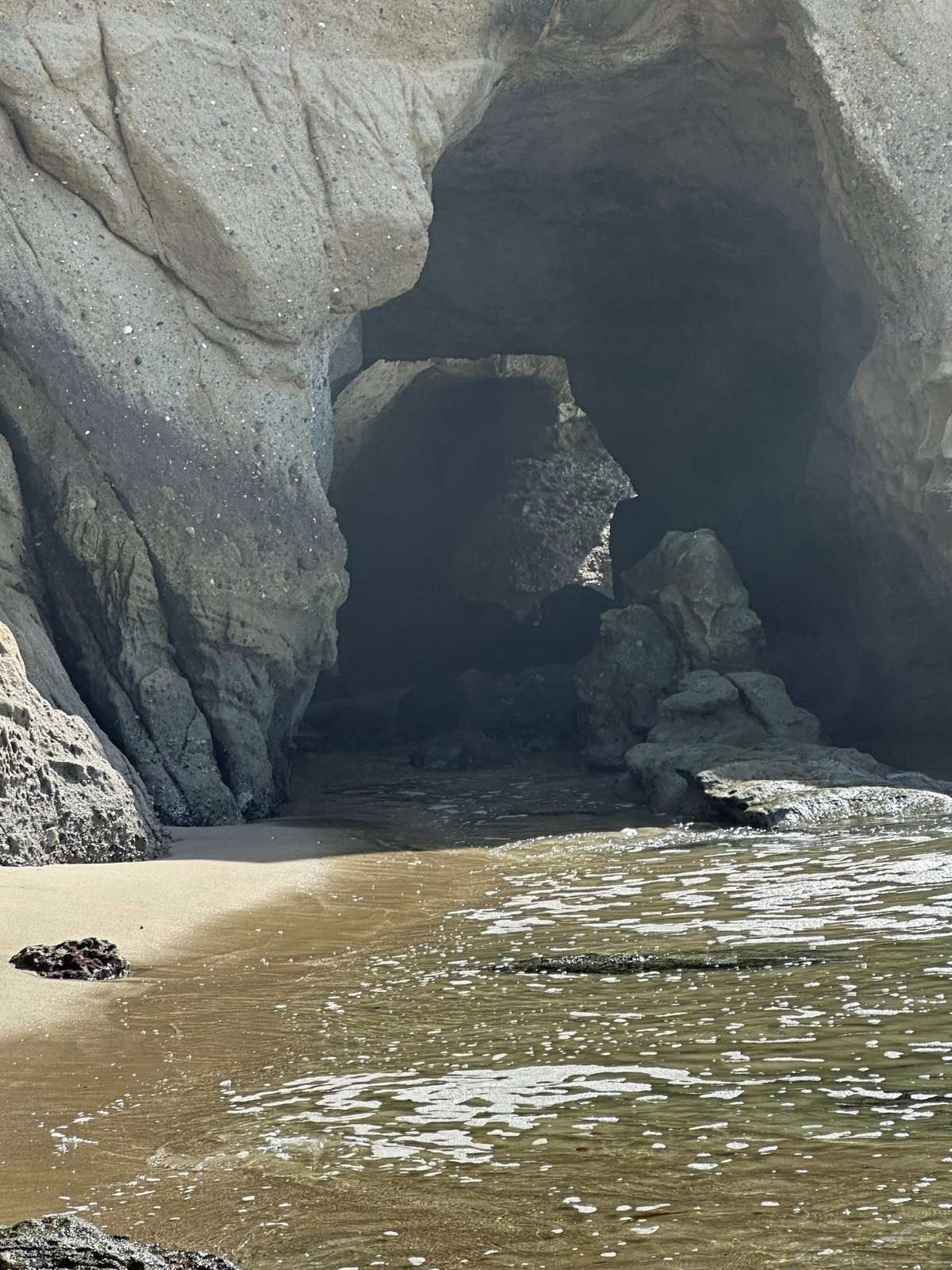 opening of the sea cave in 1000 steps beach