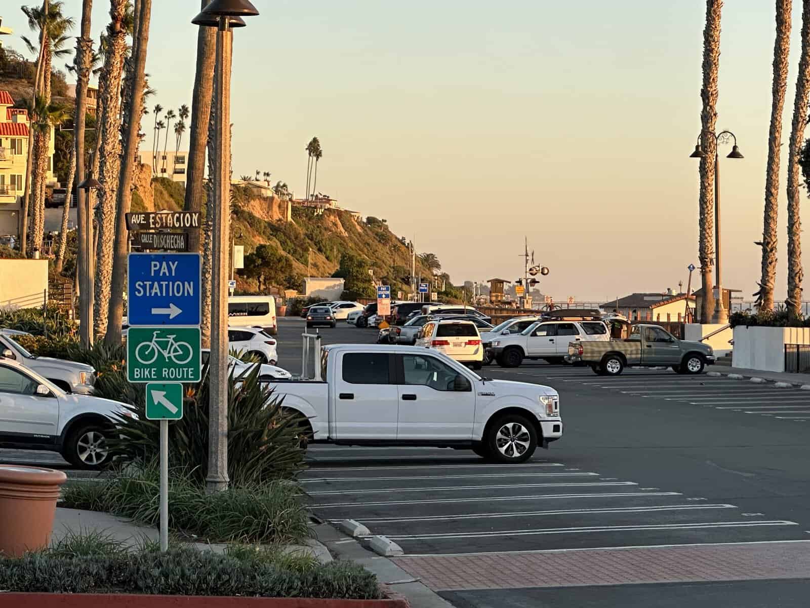 parking lot at the san clemente beach trail